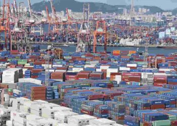 Cranes and shipping containers amid Trump’s trariff