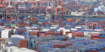Cranes and shipping containers amid Trump’s trariff