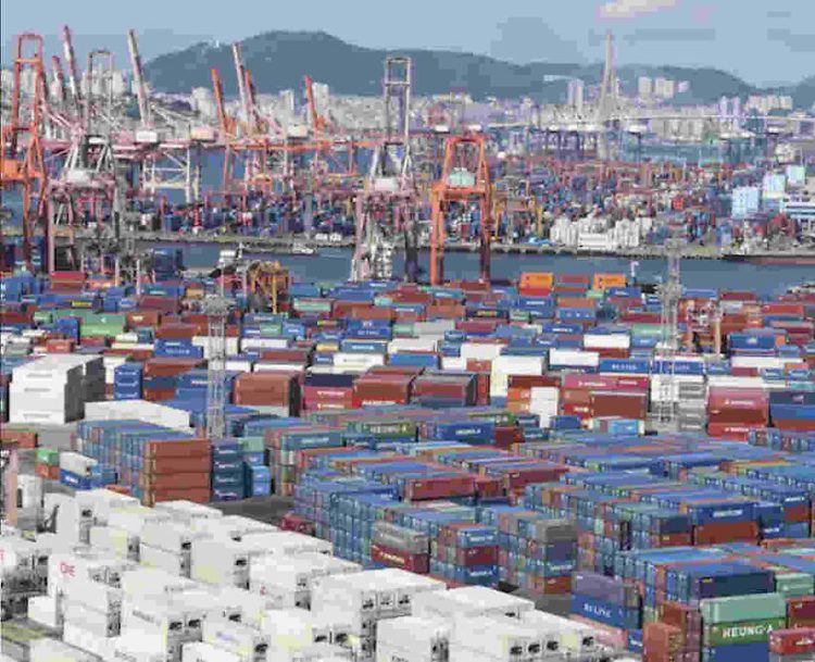 Cranes and shipping containers amid Trump’s trariff