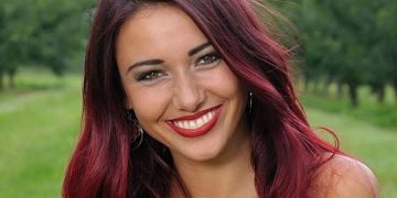 Delphine Wespiser, Miss France in 2012
